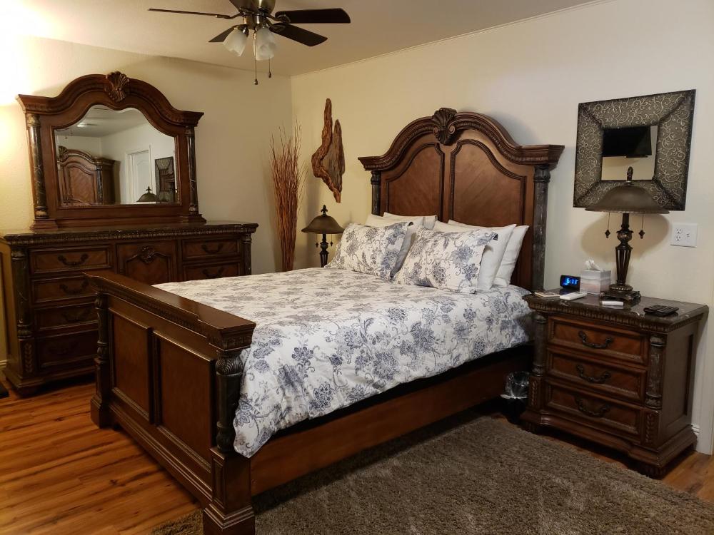 Deluxe Queen Suite interior
